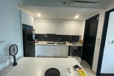 Almas Suites @ Puteri Harbour