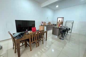 Horizon Hills Double Storey Superlink House Partial Furnished
