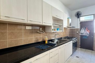 Horizon Hills Double Storey Superlink House Partial Furnished