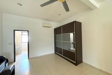 Horizon Hills Double Storey Superlink House Partial Furnished