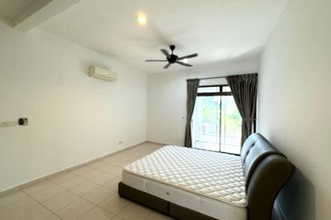 Horizon Hills Double Storey Superlink House Partial Furnished