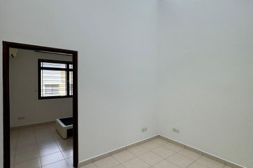 Horizon Hills Double Storey Superlink House Partial Furnished