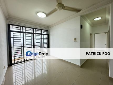 Kipark Apartment / 3 Bedrooms / Partially Furnished , Johor, Tampoi