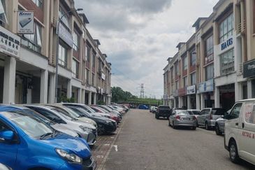 Taman Mount Austin Commercial