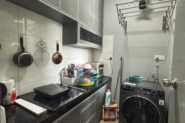 D'Summit Residences @ Kempas Utama