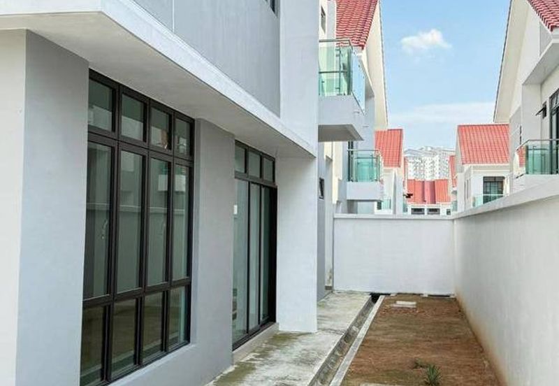 Taman Austin Mutiara Double Storey Cluster House for Sale