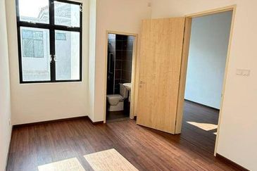 Taman Austin Mutiara Double Storey Cluster House for Sale