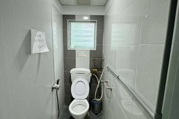 Taman Mount Austin Commercial