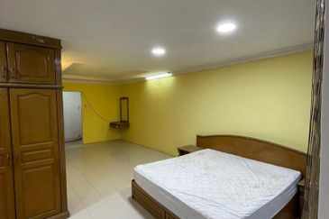 Double Storey Terrace House Taman Palm Grove