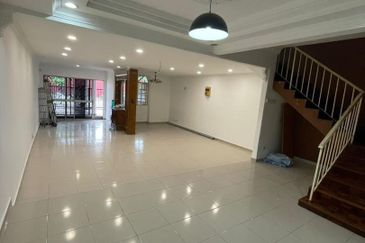 Double Storey Terrace House Taman Palm Grove