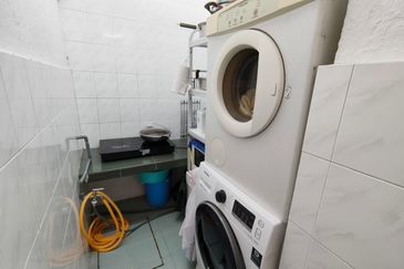 SL 10, Bandar Sungai Long