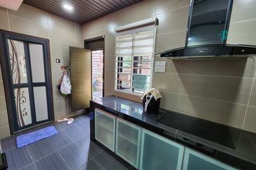 SL 10, Bandar Sungai Long