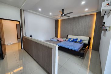 SL 10, Bandar Sungai Long