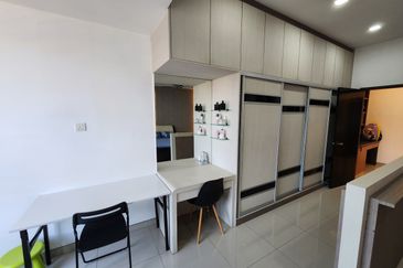 SL 10, Bandar Sungai Long