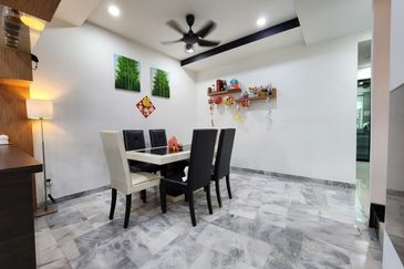 SL 10, Bandar Sungai Long