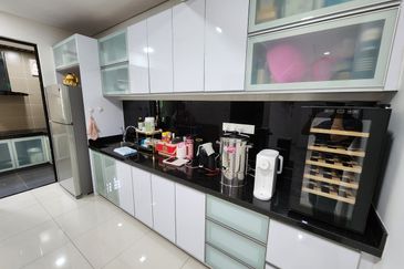 SL 10, Bandar Sungai Long