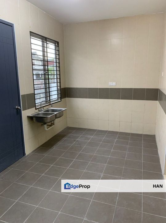 Taman Baiduri 2 Dengkil End lot unit for sales 20x79, Selangor, Dengkil