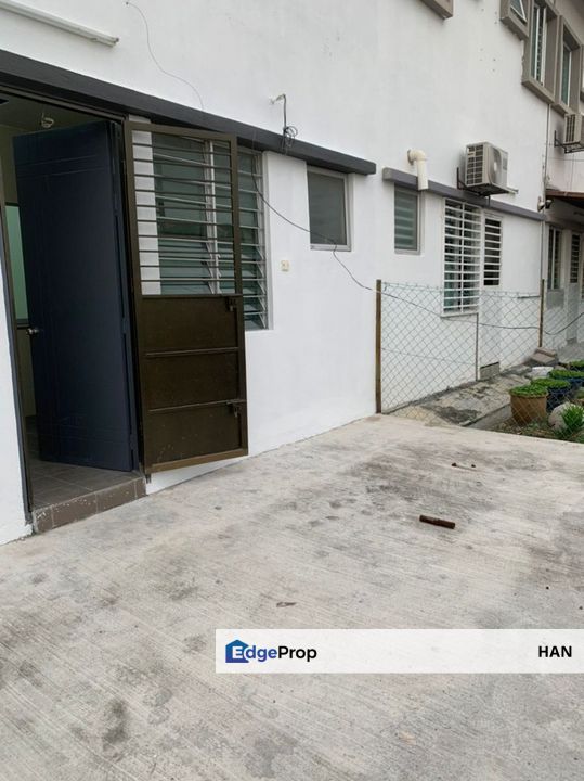 Taman Baiduri 2 Dengkil End lot unit for sales 20x79, Selangor, Dengkil