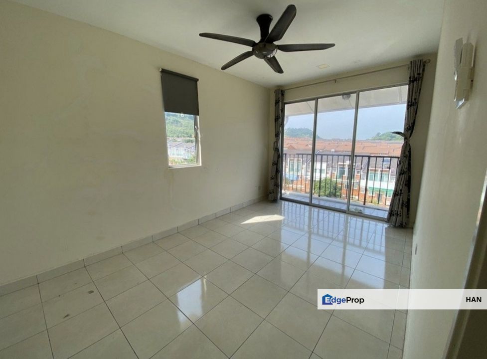 Freehold condo in Kajang for sales, 1100sqft partially furnished, Selangor, Semenyih