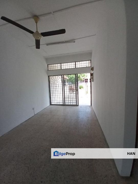 Taman Semarak in Nilai for sales, extended for extra bedroom, selling cheap, Negeri Sembilan, Nilai