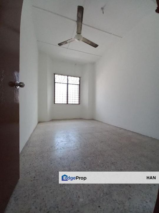 Taman Semarak in Nilai for sales, extended for extra bedroom, selling cheap, Negeri Sembilan, Nilai