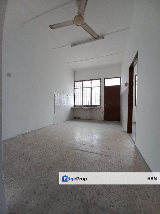 Taman Semarak in Nilai for sales, extended for extra bedroom, selling cheap, Negeri Sembilan, Nilai