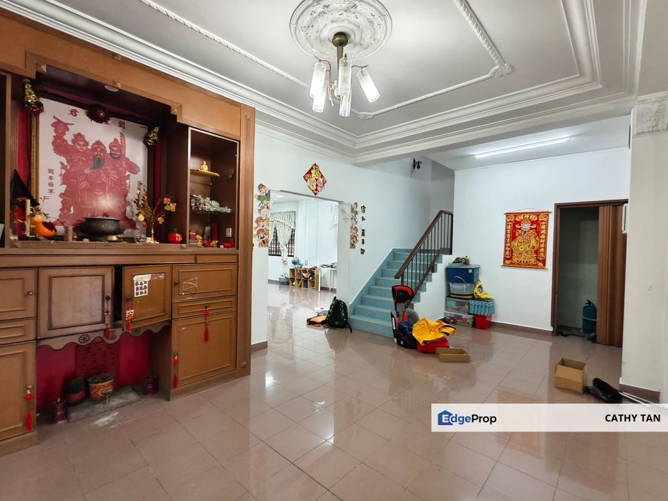 JB Town 新山坡底拥有大空地停发10辆车的洋房出租🔥, Johor, Johor Bahru