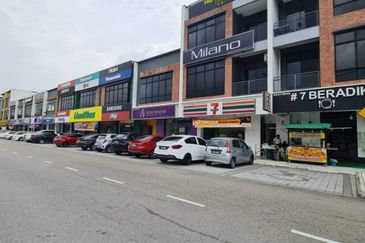 Pusat Komersial Suria (68 Avenue)