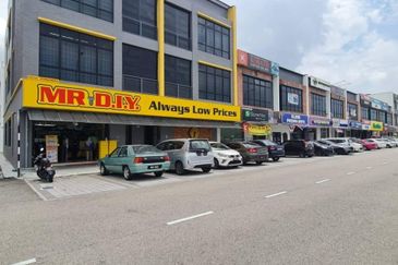 Pusat Komersial Suria (68 Avenue)