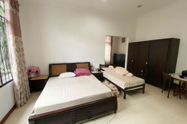 Stulang Laut / Darat