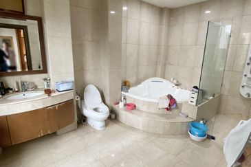 Stulang Laut / Darat