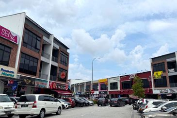 Pusat Komersial Suria (68 Avenue)