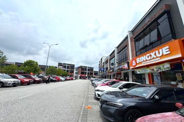 Pusat Komersial Suria (68 Avenue)