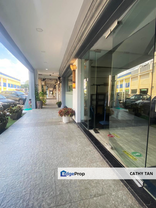 酒店老板老板娘🔥CIQ/Tuas 中间点有在经营的Budget Hotel出售! Nusa Bestari 靠近热门商圈而且走路可抵达 TF Mart & Food court, Johor, 