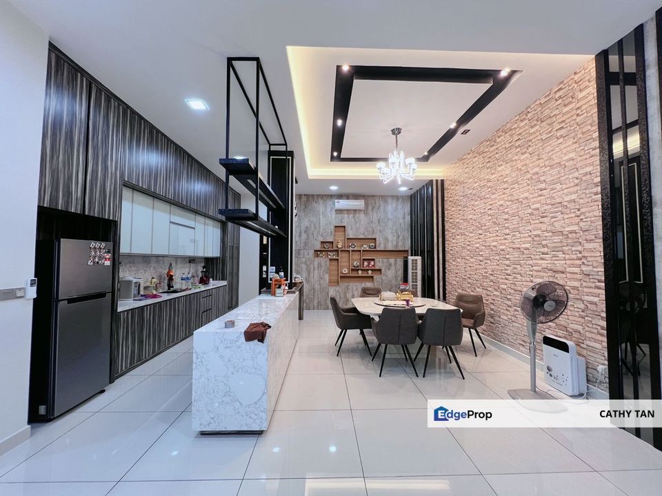 JB Town新山坡底龙园低密度保安区3层半独立洋房出售🔥靠近CIQ优质地点而且屋主重金RM1.2mil重新建的屋子, Johor, Johor Bahru