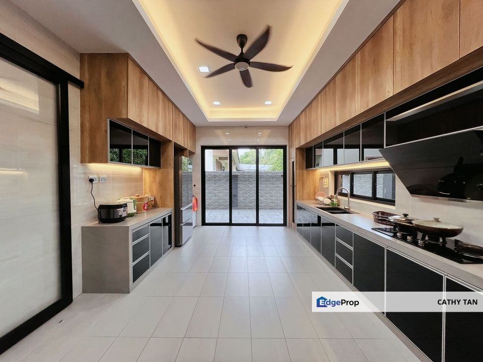 JB Town新山坡底龙园低密度保安区3层半独立洋房出售🔥靠近CIQ优质地点而且屋主重金RM1.2mil重新建的屋子, Johor, Johor Bahru