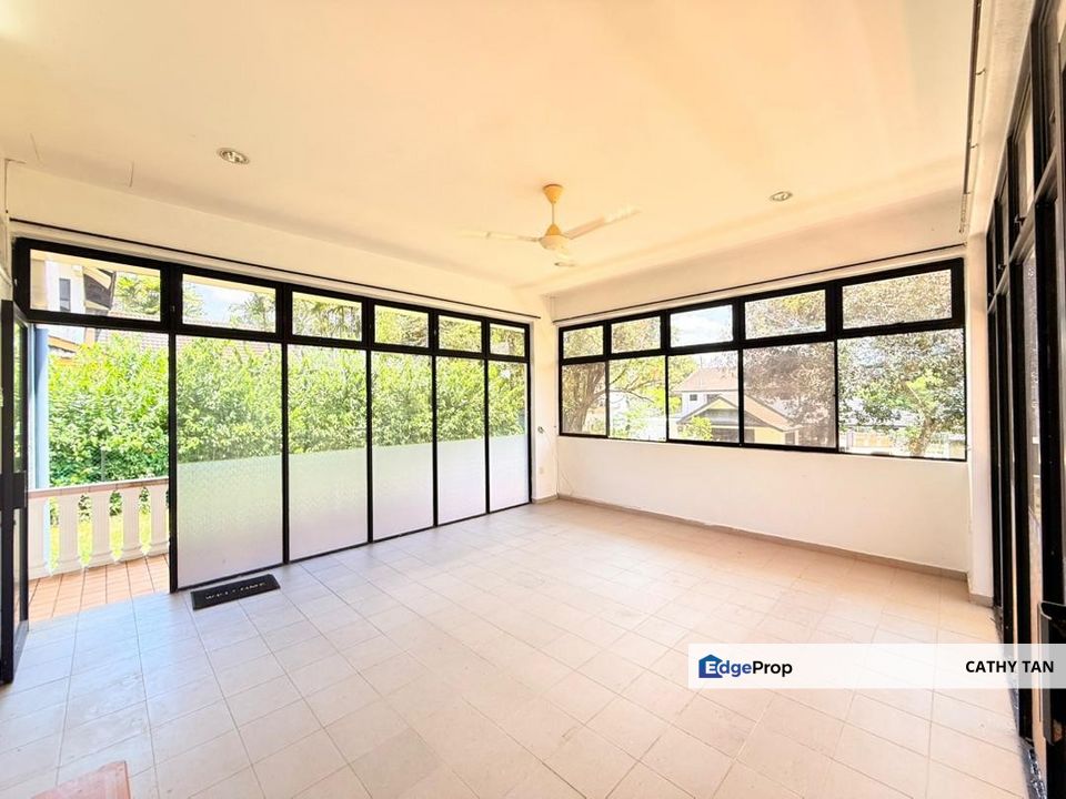 士乃Senai保安区大款双层Bungalow出售🔥环境宁静有大大的草地而且屋子保养美美, Johor, Senai