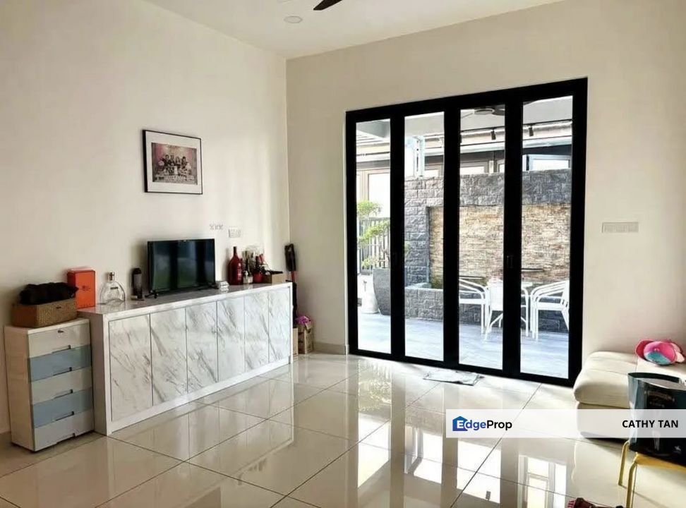 JB Town新山坡底龙园低密度保安区3层半独立洋房出售🔥靠近CIQ优质地点而且屋主耗资900k装修扩建还拥有太阳能, Johor, Johor Bahru