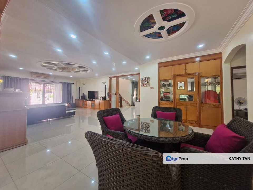 0.5 acre 士乃 Senai Bungalow出售🔥保安区环境宁静有大大的草地而且屋子保养美美, Johor, Senai