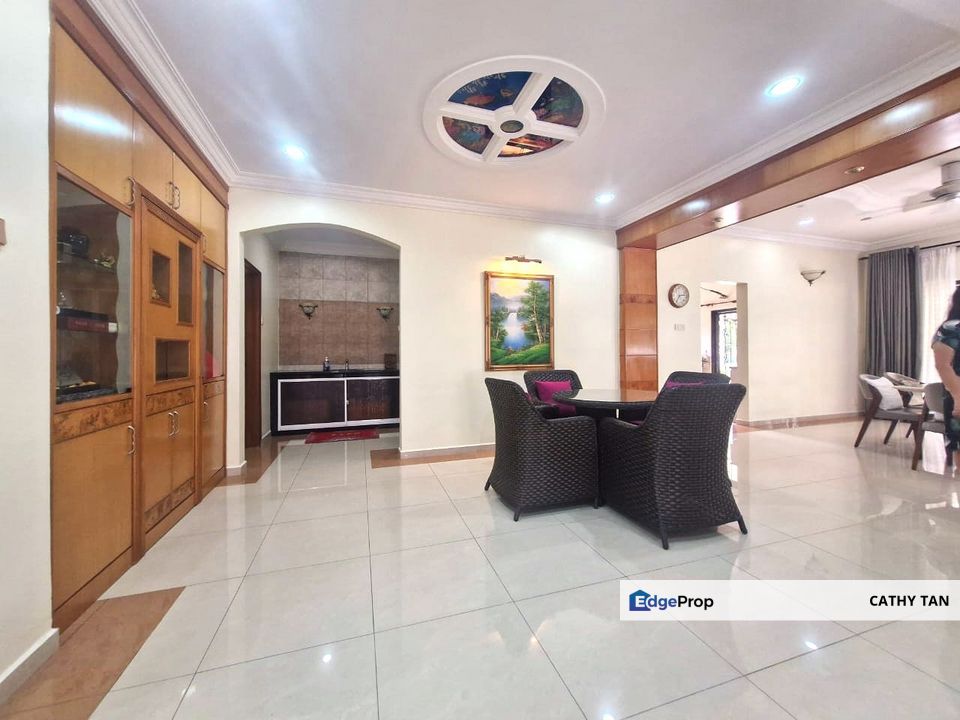 0.5 acre 士乃 Senai Bungalow出售🔥保安区环境宁静有大大的草地而且屋子保养美美, Johor, Senai