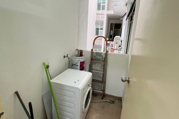 D'Summit Residences @ Kempas Utama