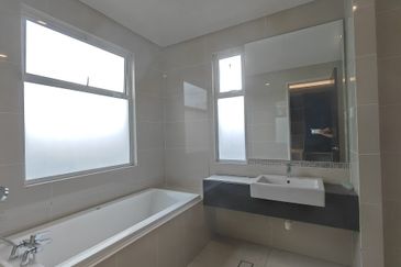 Isola Villa @ Senibong Cove