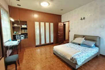 Stulang Laut / Darat