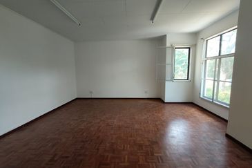 Bayou Bay 2 Storey Bungalow House For Sale @ Leisure Farm Resort Precinct 5, Gelang Patah