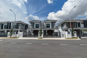 The Kew's Cluster House For Sale @ Gelang Patah