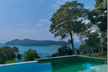 Langkawi 3-Storey Bungalow For Sale @ Jln Teluk Baru, Kuah Kedah