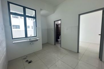 Bandar Dato Onn, Perjiranan 8