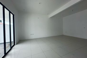 Bandar Dato Onn, Perjiranan 8