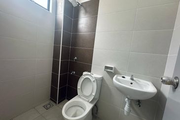 Bandar Dato Onn, Perjiranan 8