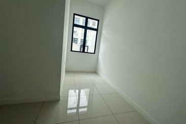 Bandar Dato Onn, Perjiranan 8